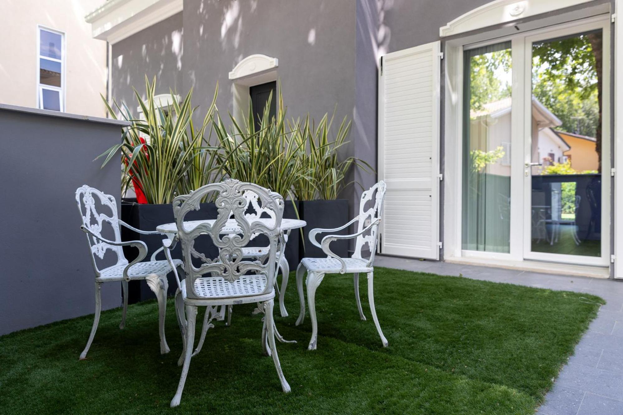 Villa Monti Suites&Aparts Cesena Bagian luar foto